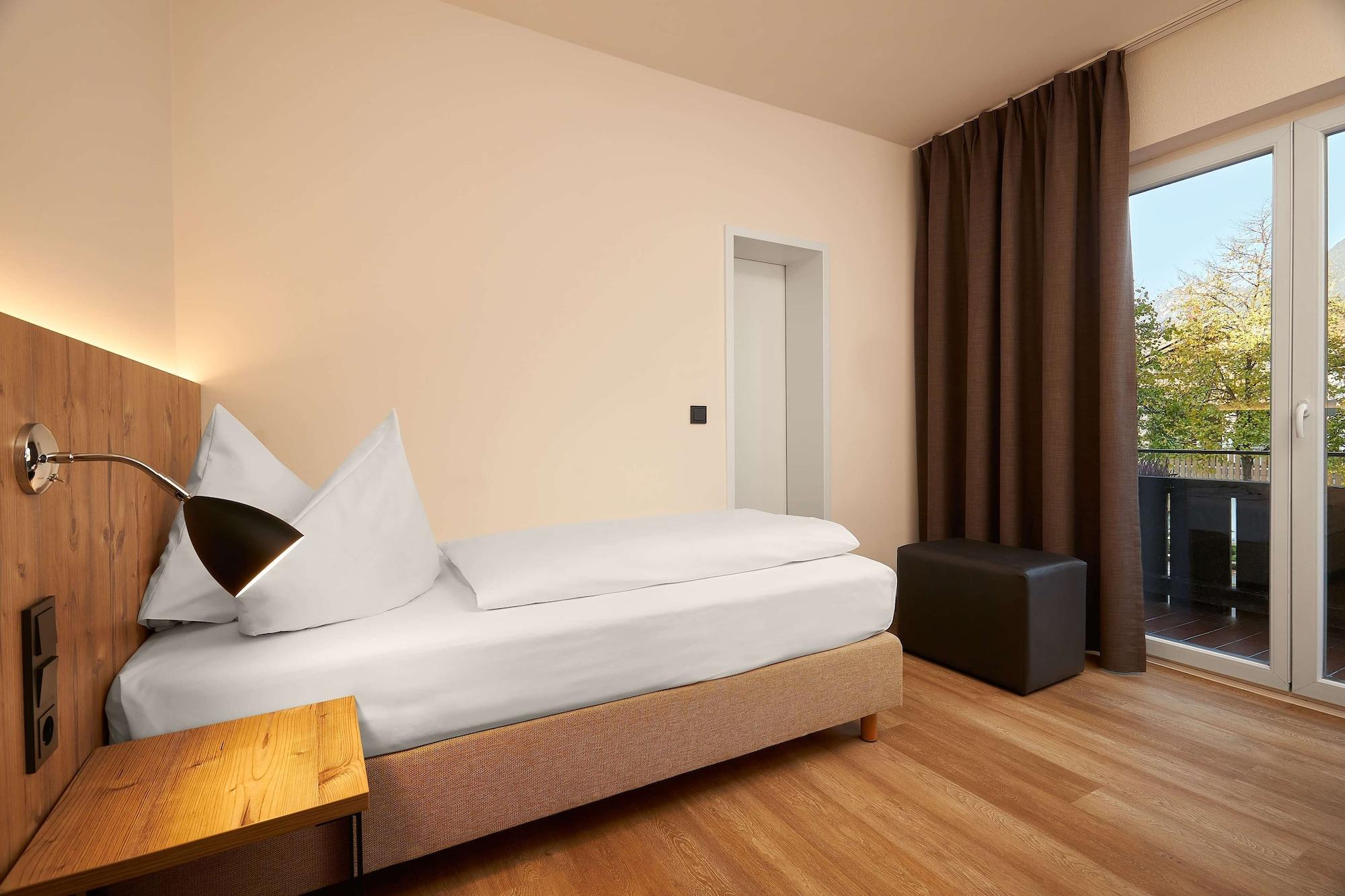 Hyperion Hotel Garmisch - Partenkirchen Exterior photo A typical room at the hotel