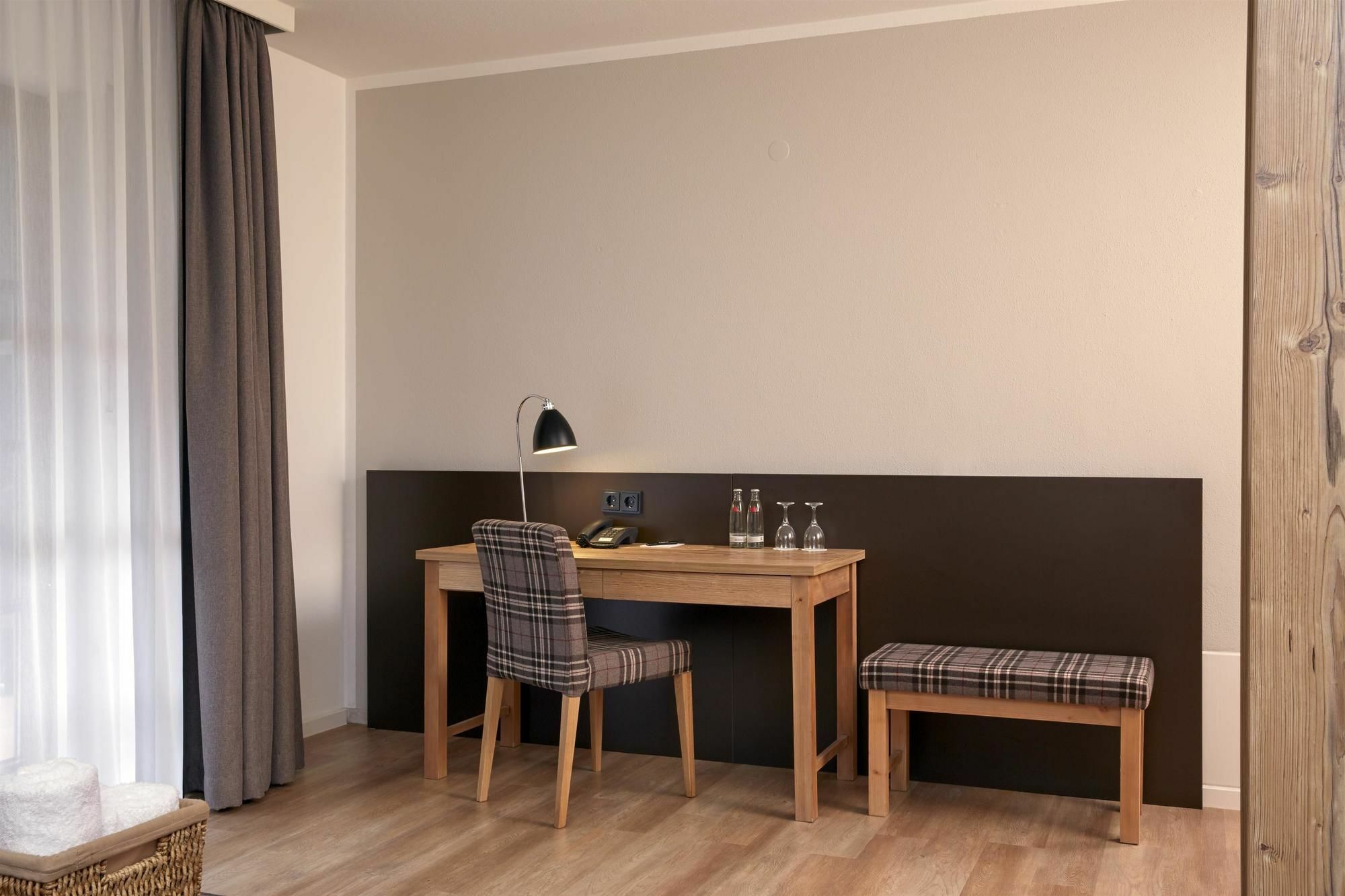 Hyperion Hotel Garmisch - Partenkirchen Exterior photo A room at the hotel