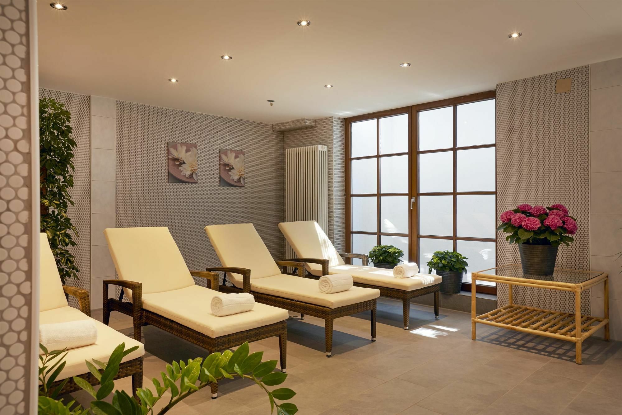 Hyperion Hotel Garmisch - Partenkirchen Exterior photo A relaxation room